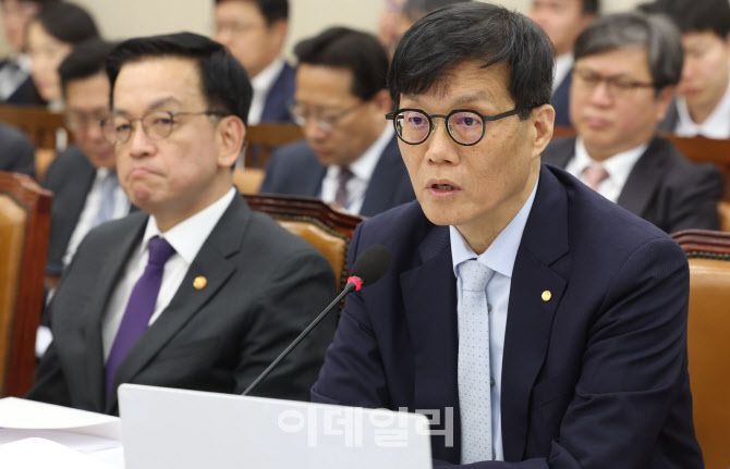 [이데일리 노진환 기자] 이창용 한국은행 총재가 30일 오전 서울 여의도 국회에서 열린 기획재정위원회 전체회의에서 질의에 답변하고 있다.