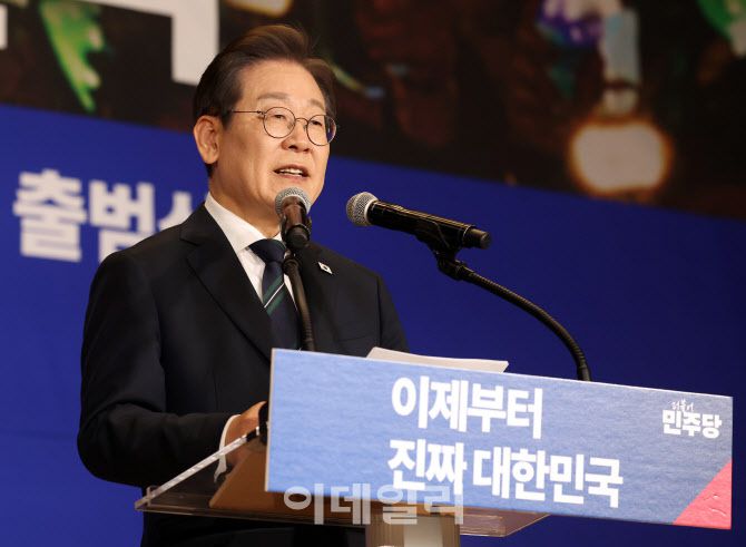 이재명 더불어민주당 대선 후보가 30일 오후 서울 여의도 국회 의원회관에서 열린 제21대 대통령선거 중앙선거대책위원회 출범식에서 연설을 하고 있다.(사진=이데일리 노진환 기자)