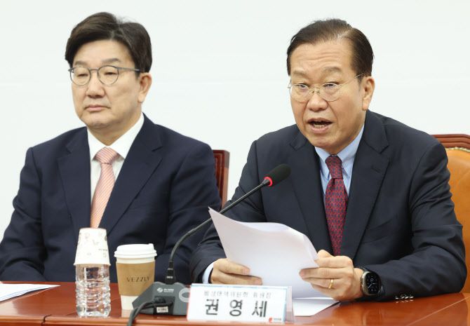 [이데일리 노진환 기자] 권영세 국민의힘 비상대책위원장이 3일 오전 서울 여의도 국회에서 열린 비상대책위원회의에서 모두발언을 하고 있다.