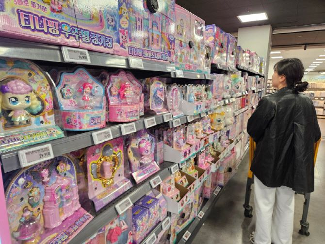 이마트 캐릭터 페스타가 진행중인 문현점 완구매장 (사진=이마트 제공)