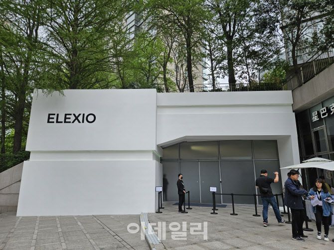 지난달 22일 중국 상하이 스튜디오 88 스페이스에서 북경현대의 일렉시오 사전 공개 행사 준비 작업이 한창이다. (사진=이데일리 이명철 특파원)