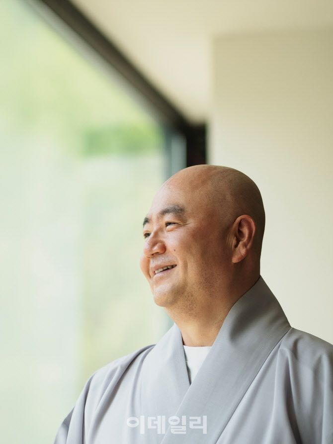 성진스님. (사진=김영사)