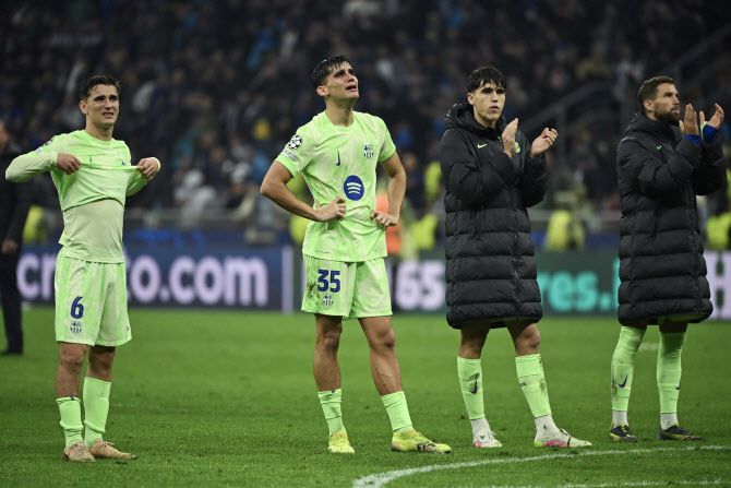 허탈해하는 바르셀로나 선수단. 사진=AFPBB NEWS