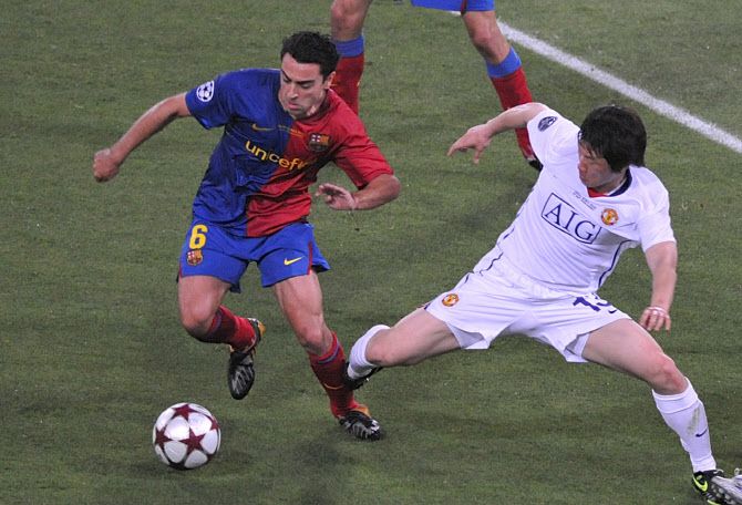 2009년 UCL 결승에서 차비와 박지성의 경기 모습. 사진=AFPBB NEWS