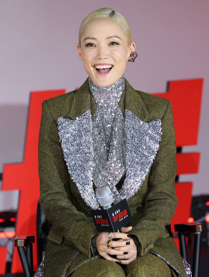 배우 폼 크레멘티에프가 8일 오후 서울 송파구 올림픽로 롯데시네마 월드타워점에서 열린 영화 ‘미션 임파서블: 파이널 레코닝’ 기자간담회에 참석해 미소를 짓고 있다.(사진=뉴스1)