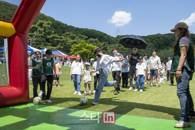 관객들이 서원밸리 그린콘서트에 앞서 열린 이벤트에 참가하고 있다. (사진=서원밸리 컨트리클럽)