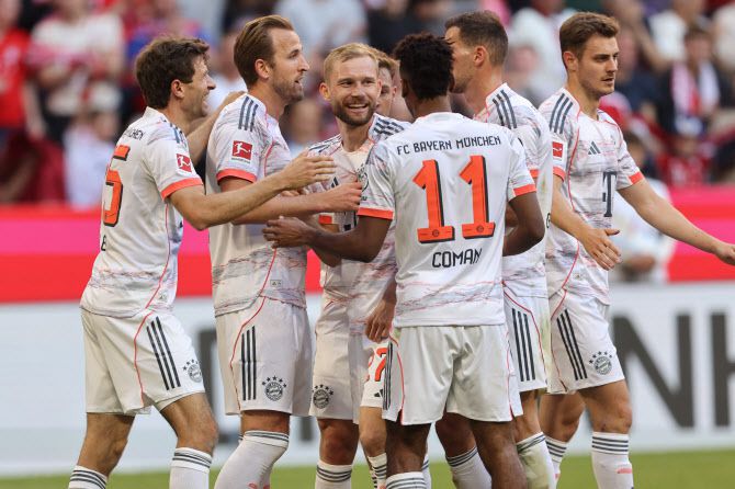 해리 케인의 선제골 후 뮌헨 선수들이 기뻐하고 있다. 사진=AFPBB NEWS