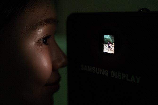 삼성디스플레이가 ‘SID 2025’에서 공개하는 RGB 올레도스(5000PPI) . (사진=삼성디스플레이)