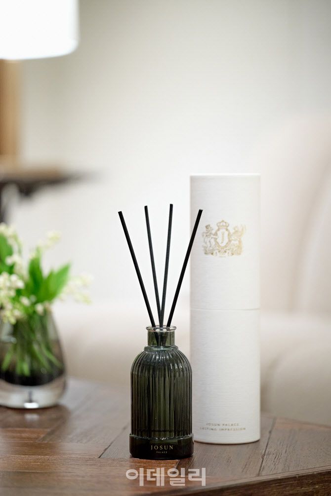 조선 팰리스 시그니처 향인 ‘라스팅 임프레션’ 디퓨저 (사진=조선호텔앤리조트)