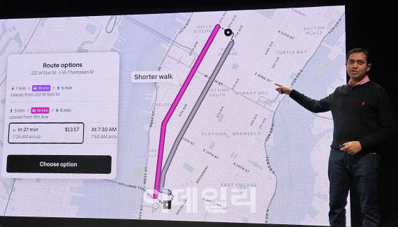 14일(현지 시각) 미국 뉴욕 맨해튼 오큘러스(Oculus)에서 열린 우버 연례 행사 ‘고겟(Go-Get) 2025’에서 사친 칸살 우버 최고제품책임자(CPO)가 새롭게 선보이는 서비스를 발표하고 있다.(사진=김범준 기자)