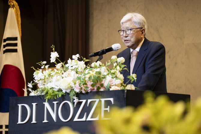 이인정 아시아산악연맹 회장이 ‘산악인 이인정과 마나슬루 1980’  출간 소감을 밝히고 있다. 사진=(주)태인