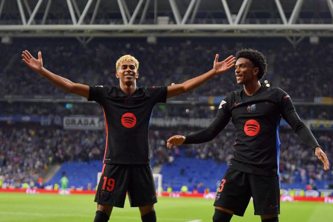 라민 야말이 득점 후 세리머니를 하고 있다. 사진=AFPBB NEWS