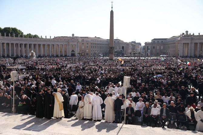 18일(현지시간) 바티칸 성 베드로 광장에서 레오 14세 교황의 즉위 미사가 열렸다.(사진=로이터)