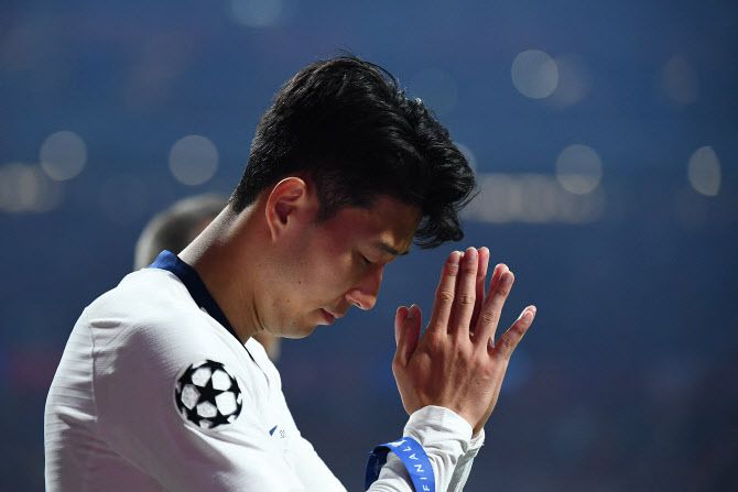 2018~19 UEFA 챔피언스리그 결승전에서 리버풀에 패한 손흥민이 아쉬워하고 있다. 사진=AFPBB NEWS