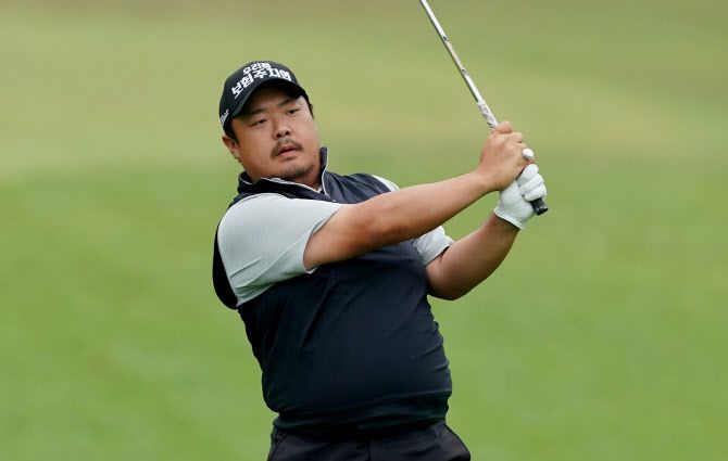코오롱 제67회 한국오픈 둘째 날 단독 선두로 나선 유송규. (사진=코오롱 한국오픈 조직위)