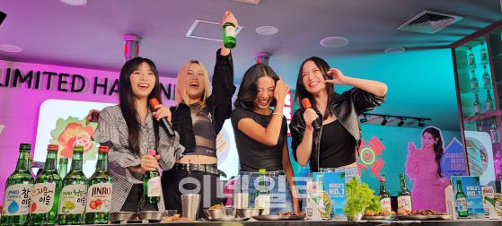 진로라이브 촬영 현장, 필리핀 걸그룹 YGIG (사진=하이트진로)