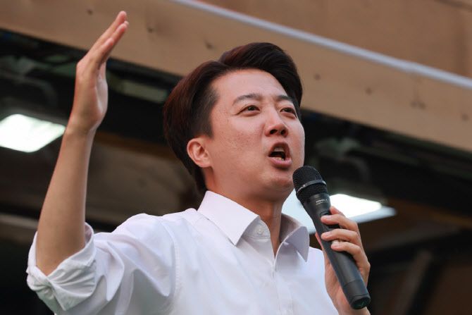 개혁신당 이준석 대선 후보가 28일 서울 강남구 코엑스 동문에서 집중유세를 하고 있다. (사진=연합뉴스)