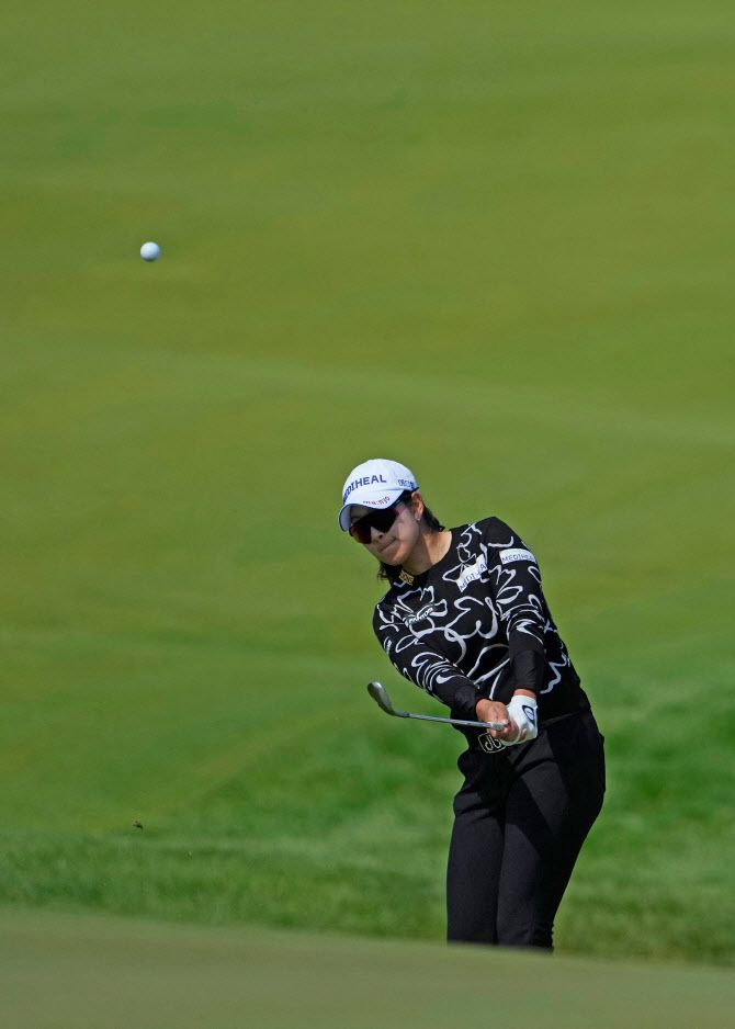 김아림이 US여자오픈 1라운드 18번홀에서 어프로치샷을 하고 있다. (사진=AFPBBNews)