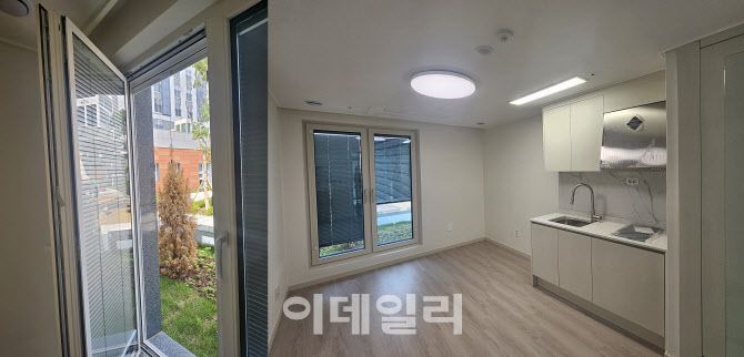 홍보관과 함께 준비된 목업룸에서는 단열재 및 3중창호를 볼 수 있다. (사진=최영지기자)