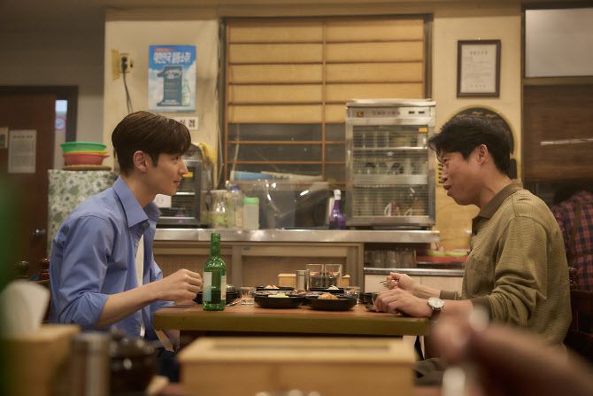 영화 ‘소주전쟁’의 한 장면.(사진=쇼박스)