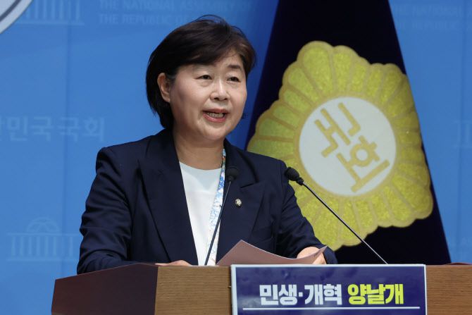 서영교 더불어민주당 의원이 5일 서울 여의도 국회 소통관에서 원대대표 출마를 선언하고 있다.(사진=연합뉴스)