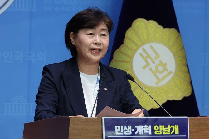 서영교 더불어민주당 의원이 지난 5일 서울 여의도 국회 소통관에서 원대대표 출마를 선언하고 있다.(사진=연합뉴스)