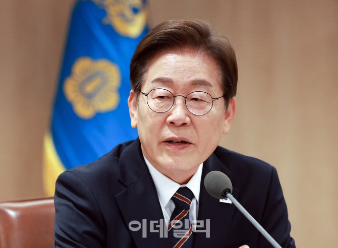 이재명 대통령이 9일 서울 용산구 대통령실 청사에서 열린 2차 비상경제점검 태스크포스(TF)회의에서 발언하고 있다.(사진=뉴시스)