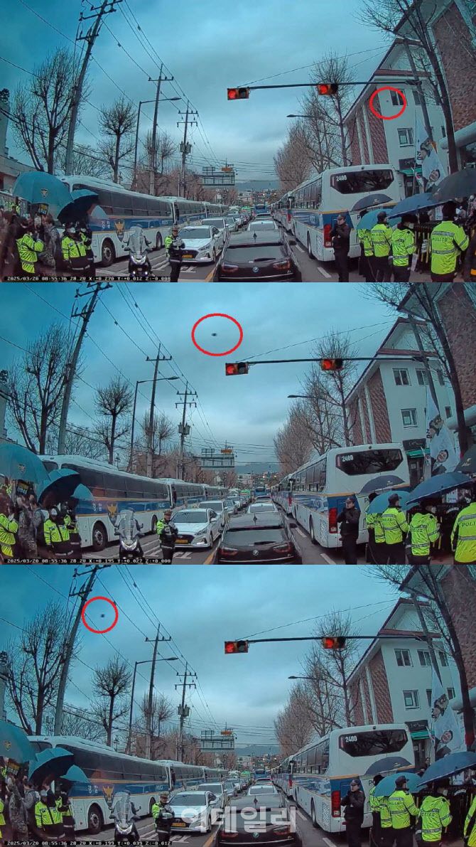 건물 2층에서 백혜련 의원에게 계란을 던진 남성 2명이 10일 검찰에 넘겨졌다. 사진은 사건 당시의 차량 블랙박스. (사진=경찰제공)