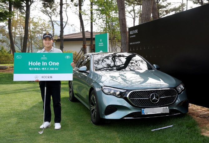 하나은행 인비테이셔널 1라운드 8번홀에서 홀인원을 기록한 이규민(사진=KPGA 제공)