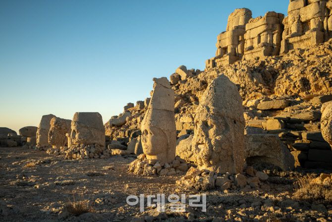 동틀 무렵의 넴루트 산 정상 (사진=튀르키예 문화관광부)