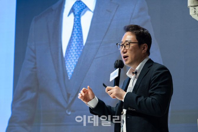 김기원 데이터노우즈 대표가 지난달 말 리치고 마스 설명회에서 올해 부동산 시장을 전망하고 있다. (사진=데이터노우즈)