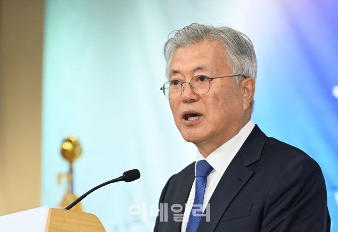 문재인 전 대통령이 지난 4월 25일 서울 여의도 국회도서관에서 열린 4.27 판문점선언 7주년 기념식에 참석해 기념사를 하고 있다. (사진=이데일리 김태형 기자)