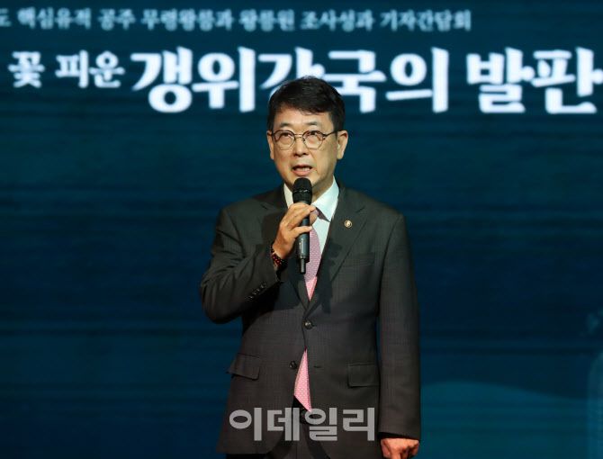 최응천 국가유산청장이 17일 서울 중구 한국의집에서 ‘공주 무령왕릉과 왕릉원 1~4호분’ 조사 성과 언론공개회에서 인사말을 하고 있다.(사진=김태형 기자)