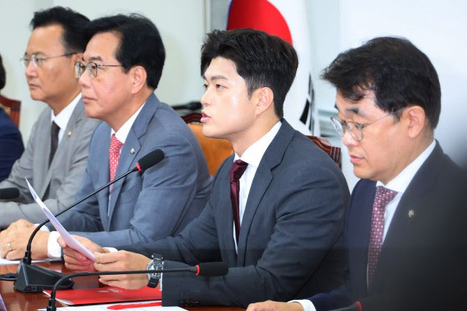 김용태 국민의힘 비상대책위원장이 19일 서울 여의도 국회에서 열린 “비리백화점 이재명 정부 인사청문회 대책회의”에서 발언하고 있다. (사진=연합뉴스)