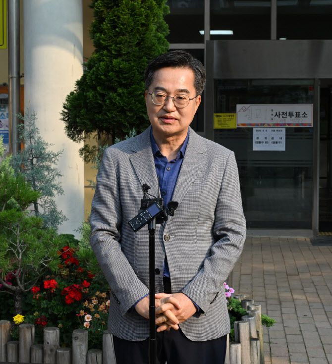 대선 사전투표 마친 김동연 경기도지사 (사진= 연합뉴스)
