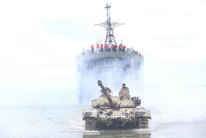 2022년 당시 호르무즈 해협 인근 오만 만의 마크란 해변에서 군사 훈련 중인 이란군(사진=AFP)