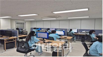 디지털화 작업장 모습 (사진=법무부)