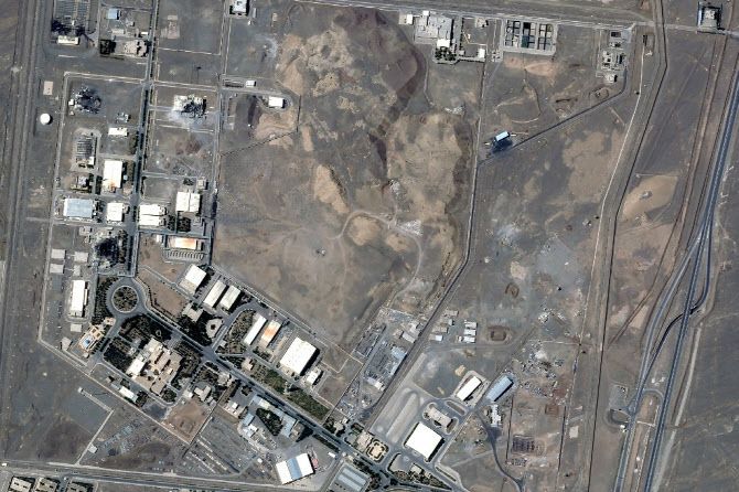 지난 22일 촬영된 이란 중부 나탄즈 핵 농축 시설 위성사진 (사진=Planet Labs PBC, AFP)