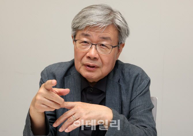 이재갑 전 고용노동부 장관이 지난 5일 서울 중구 KG타워에서 이데일리와 인터뷰를 하고 있다.(사진=방인권 기자)