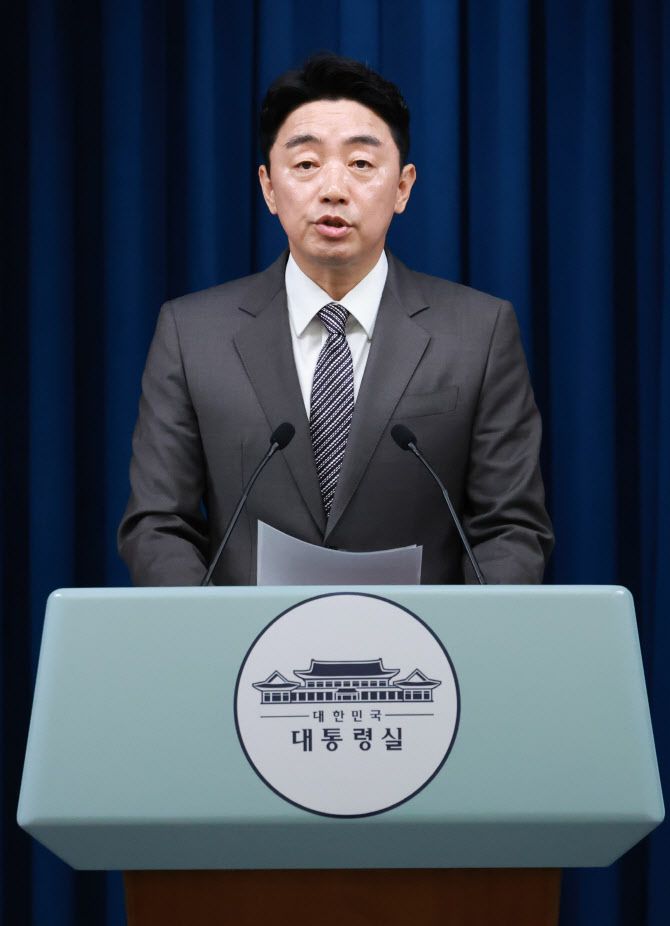 강훈식 대통령비서실장이 29일 서울 용산 대통령실 청사에서 장관급 추가 인선을 발표하고 있다.(사진=연합뉴스)