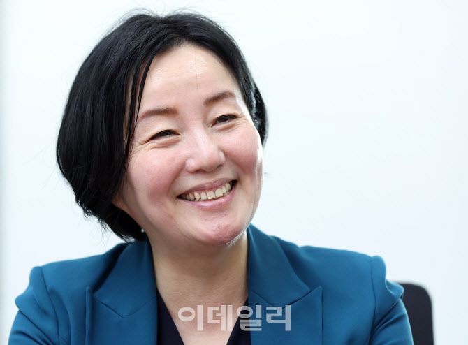 [이데일리 노진환 기자] 제윤경 국회의장 민생특별보좌관이 2일 서울 여의도 국회에서 이데일리와 인터뷰를 하고 있다.