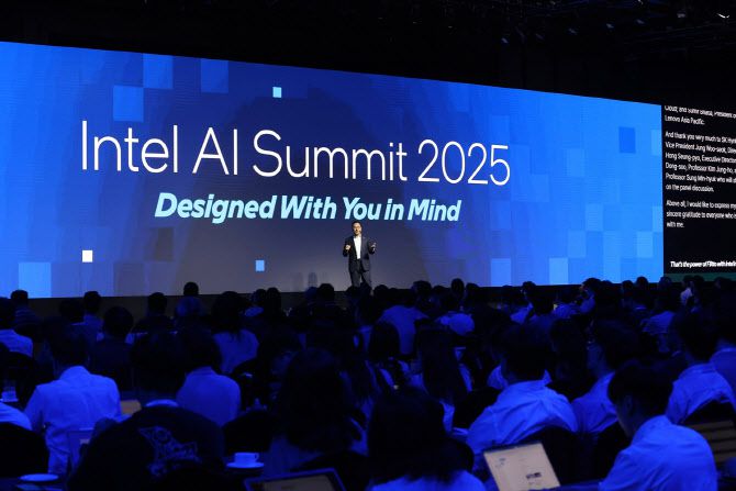 배태원 인텔코리아 사장이 환영사를 하고 있다.