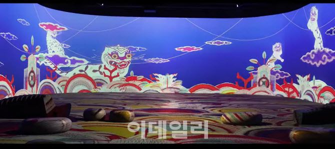 국립중앙박물관 ‘케이팝 데몬 헌터스’ 관련 전시품 중 ‘어흥, 호랑이-용맹하게, 신통하게, 유쾌하게’(디지털실감영상관1) 전경. (사진=국립중앙박물관)