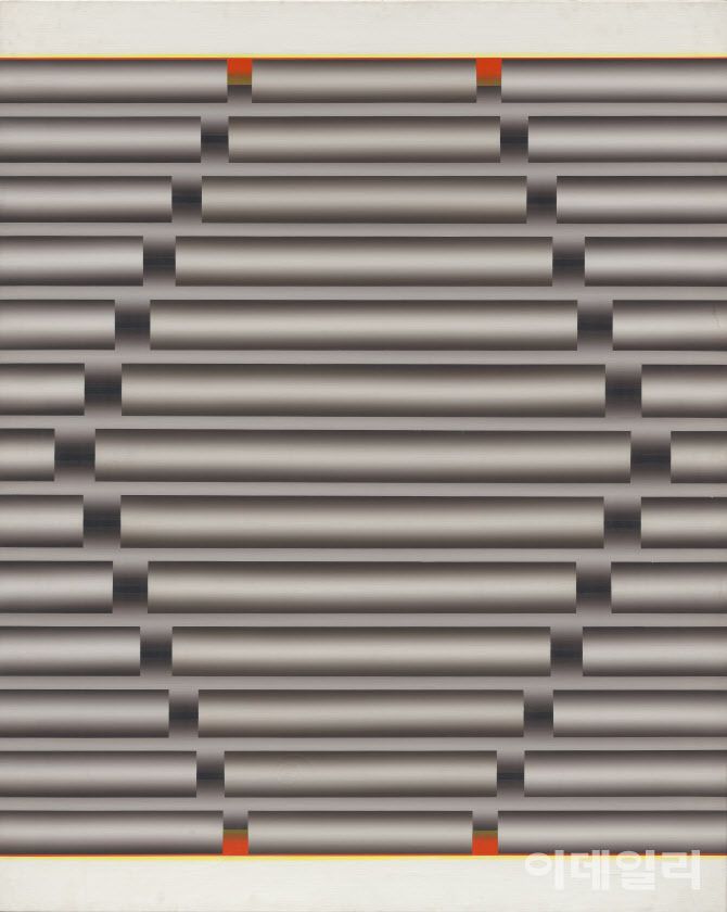 이승조의 ‘핵 G-99’(1968). ‘미술의 핵심’이란 뜻으로 쓴 연작명 ‘핵’은 작가 일생 화업을 지탱한 기둥이다. 1967년 최초의 ‘핵’을 발표하고 4개월쯤 지나 10번째 ‘핵’ 연작에 처음 나온 원통은 이내 작가의 주요 조형언어가 됐다. 당시 국내 화단의 앵포르멜로 대표되는 ‘뜨거운 추상’에 대적할 ‘차가운 추상’의 등장이었다. 지난 6월 26일 국립현대미술관 과천에서 개막한 ‘MMCA 과천 상설전: 한국근현대미술Ⅱ’에 걸렸다. 캔버스에 유화 물감, 162×130.5㎝. 국립현대미술관 소장.