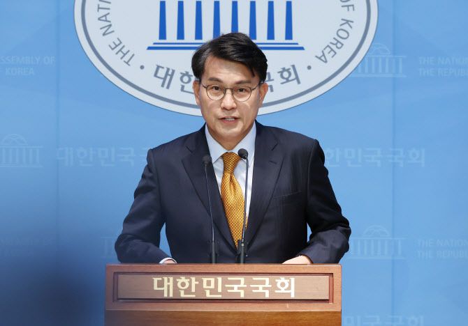 국민의힘 윤상현 의원이 지난 5월 18일 서울 여의도 국회 소통관에서 현안과 관련해 회견하고 있다. (사진=연합뉴스)