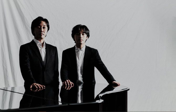 사제지간이자 국내 대표 피아니스트인 손민수(왼쪽)와 임윤찬(ⓒShin-joong Kim/MOC)