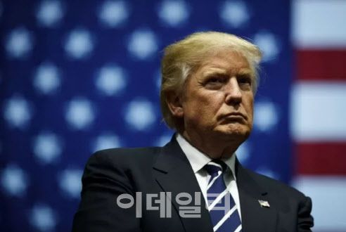 도널드 트럼프 미국 대통령이 관세 정책 발표를 앞두고 허공을 응시하고 있는 모습 (사진=게티이미지)