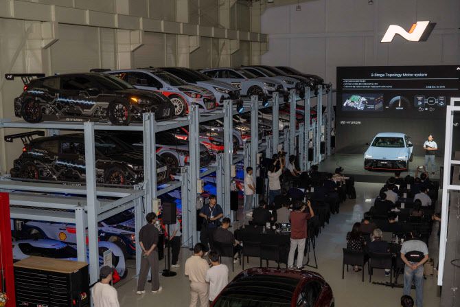 아이오닉6N 미디어 갤러리 행사가 열린 ‘N아카이브’ 내부 전경. (사진=현대차)