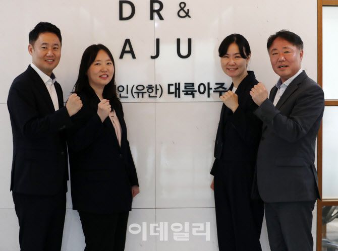 법무법인 대륙아주 학교폭력 대응센터 소속 윤상혁(왼쪽부터)·임미하·정유리·탁기주 변호사. (사진=김태형 기자)