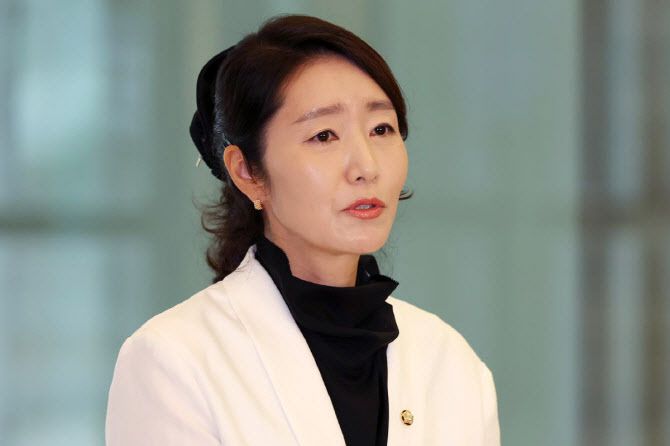 강선우 여성가족부 장관 후보자가 갑질 의혹에 대해 해명했으나 이를 폭로하는 대화 내용이 공개돼 파장이 일고 있다. (사진=뉴시스)